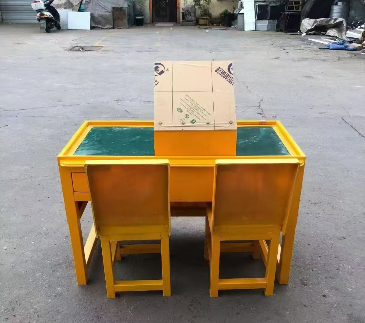 凤阳防静电导通桌井下煤矿火工品发放桌：危险品流转的安全守护者